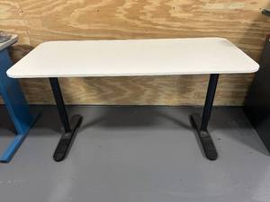 lot 45 image: Office Table