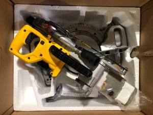DEWALT 20V MAX Cordless 7-14 in. Sliding Miter Saw with (1) 20V Battery 4.0Ah   Customer Returns See Pictures
