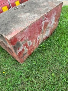 Fuel tank for pick-up box
