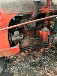 Old Case tractor, not running, engine stuck bring help to load&nbsp