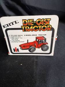 lot 18 image: Ertl IH 6388 4WD Tractor 164 Scale NIB