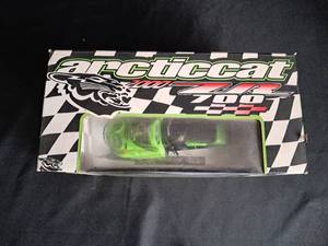 lot 22 image: Artic Cat 2000 ZR700 NIB 118 Scale