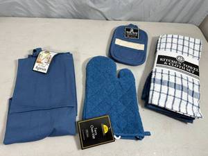 New Kitchen Towels, Apron, and Oven Mitts