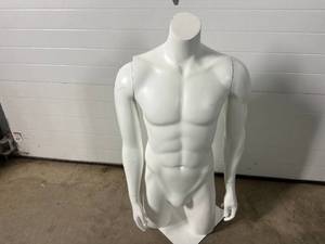 Mannequin with Removable Arms