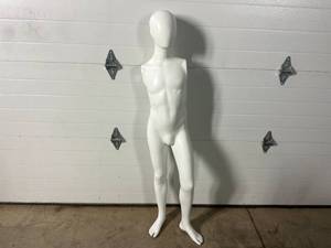Mannequin without Arms