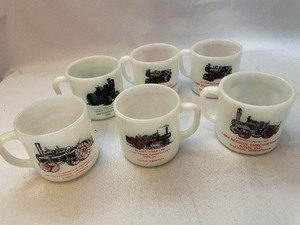 lot 711 image: 6 White Glass Threshing Tractor Mugs