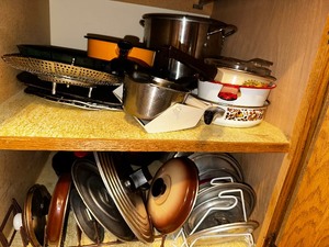 lot 605 image: Miscellaneous Pots and Pans as Seen in Photo