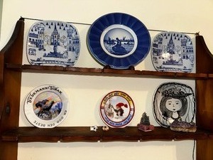 lot 600 image: Vintage Norwegian Decorative Plates