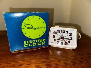 lot 659 image: Vintage Electric Clock in Box