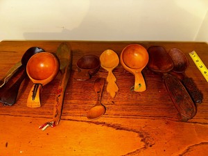 lot 663 image: Large Variety of Hand Carved Wooden Spoons