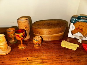 lot 669 image: Various Wood Trivets, Bowls, and Cups Hand Painted