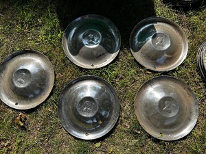lot 806 image: 1951 to 54 DeSoto Firedome, Fireflite, Sportsman, Firesweep 15 Inch Wheel Covers, Hubcaps. Set Of 4