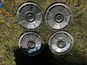 lot 807 image: Studebaker 15 Inch Chrome And Black Hubcaps, Set Of 4