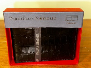 lot 685 image: New in Box Perry Ellis Portfolio Italian Leather Wallet
