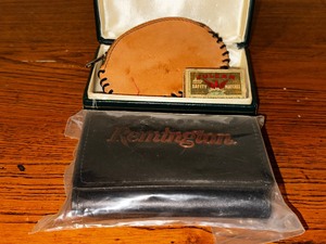 lot 688 image: Remington Wallet and Leather Coin purse