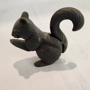 lot 635 image: Vintage Cast Iron Squirrel Nut Cracker