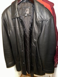 lot 866 image: Mens JFerrar Leather Coat Size L