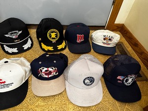 lot 887 image: Variety of Vintage Hats as seen in photo