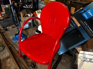 lot 956 image: Vintage MCM Red Metal Patio Chair