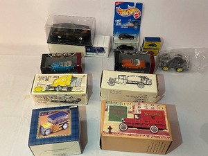 lot 775 image: Assortment Of Vintage Diecast Cars, Hot Wheels, Matchbox Cars