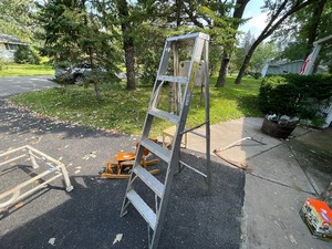 lot 925 image: Aluminum Ladder
