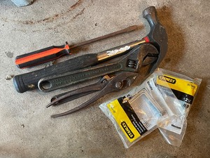 lot 937 image: Various Hand Tools As Seen In Photo