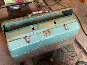 lot 943 image: Vintage Tacklebox With Antique Lures