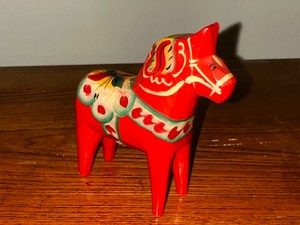 lot 697 image: Vintage Red Hand Carved and Painted Dala Horse Swedish Folk Art Measuring Approx 3 inches