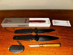 lot 698 image: Composite Plastic Knives, Original Swiss Army Knife in Box and small Pocket Knife