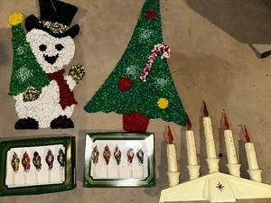lot 770B image: Vintage Christmas Decorations as seen in photo