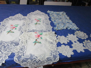Linens Runners & Doilies