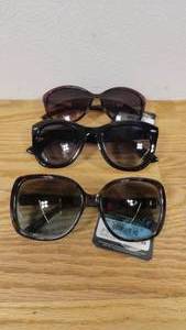 lot 70 image: 3 Pairs of Womens Fashion Sun Glasses