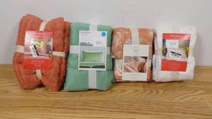 lot 117 image: Set of 4 Standard Pillow Size Shams-4 Styles