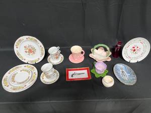 lot 33 image: Assorted Fine China and Decorative Collectibles