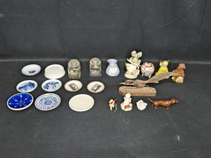 lot 43 image: Assorted Decorative Collectibles and Miniature Plates Lot