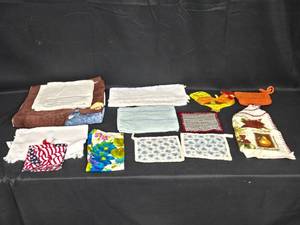 lot 54 image: Lot of Assorted Kitchen and Hand Towels