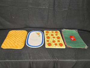 lot 106 image: Assorted Kitchen and Decor Items Lot