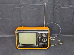 lot 136 image: Vintage Panasonic Solid State TV Model TR-729