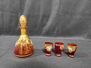 lot 171 image: Vintage Glass Decanter Set with Gold Trim and Floral Design