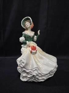 lot 172 image: Royal Doulton Classics Christmas Day 2002 Figurine