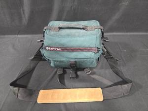 lot 187 image: Fujifilm FinePix S5000 Digital Camera with Tamrac Bag