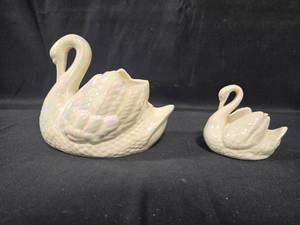lot 193 image: Vintage Ceramic Swan Figurine Set