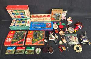 lot 197 image: Large Collection of Vintage Christmas Decorations and Ornaments