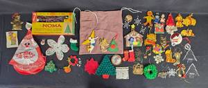 lot 199 image: Assorted Vintage Christmas Ornaments and Decorations - Lot