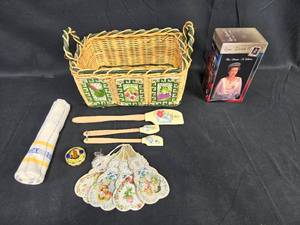 lot 215 image: Assorted Vintage Kitchen and Collectible Lot
