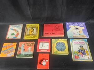 lot 61 image: Assorted Collection of Childrens Books and Memo Pads