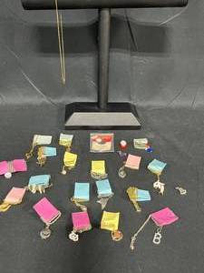 lot 239 image: Assorted Costume Jewelry Lot - Necklaces, Pendants, and Chains - displays not included