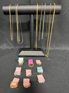 lot 242 image: Lot of Assorted Gold Tone and Silver-Toned Jewelry Chains - displays not included