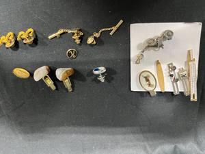 lot 250 image: Lot of Mixed Vintage Cufflinks and Tie Clips