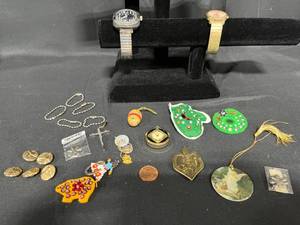 lot 252 image: Vintage Watch and Trinket  Lot - displays not included